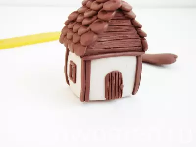 Bagaimana untuk membuat rumah dari plasticine untuk anak patung melakukannya sendiri dengan foto dan video