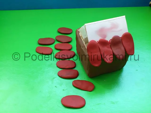 Bagaimana untuk membuat rumah dari plasticine untuk anak patung melakukannya sendiri dengan foto dan video