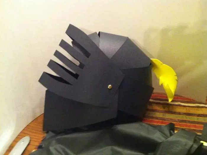 Knight Helmet Faites-le vous-même pour un garçon de carton et de papier