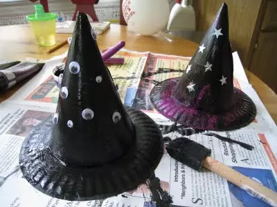 Topi penyihir melakukan sendiri di Halloween dengan foto dan video