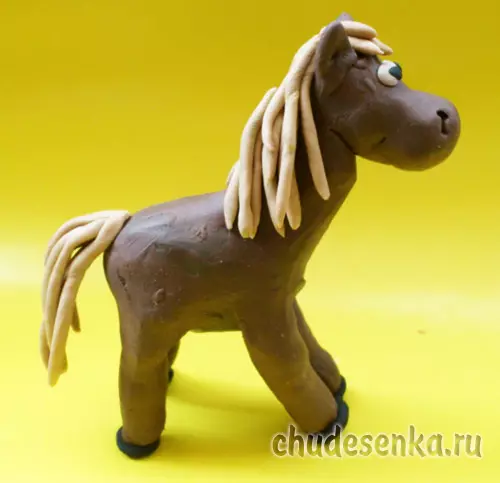 So erstellen Sie ein Pferd aus Plastilin-Bühnen: Meisterklasse mit Fotos und Videos