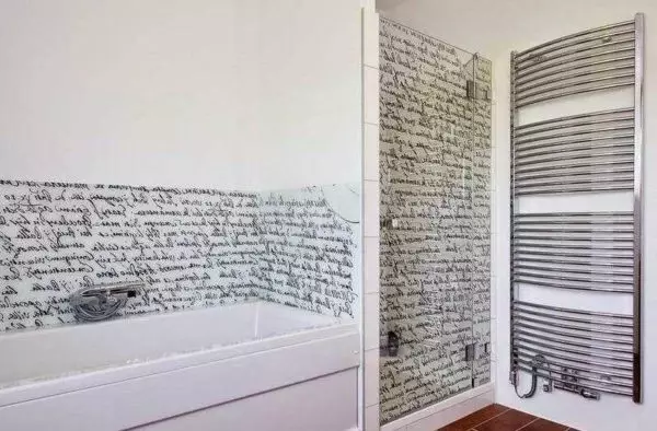 Jak malować ściany w łazience zamiast płytki