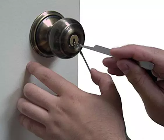 Sådan åbnes låsens lås uden en nøgle: Primærværktøjer