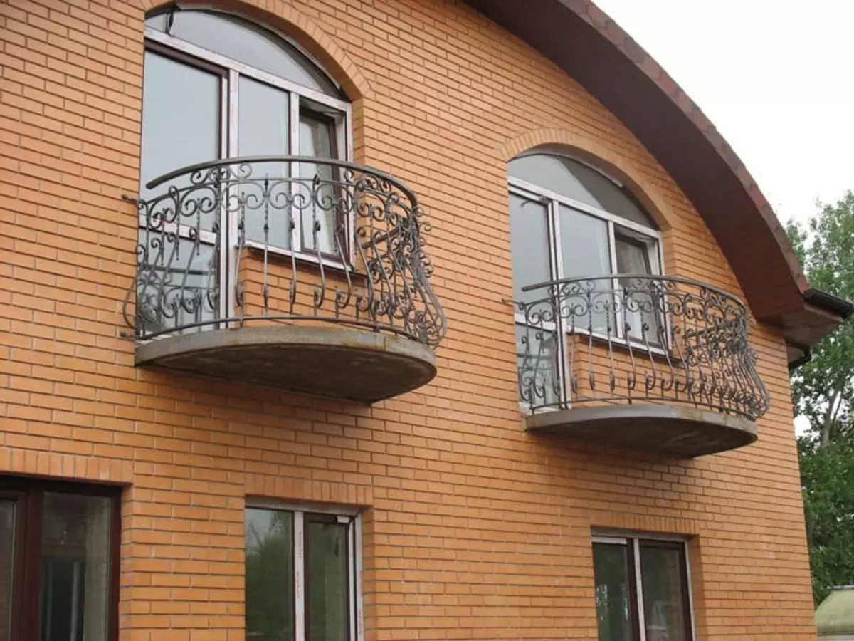 Полукруглый балкон