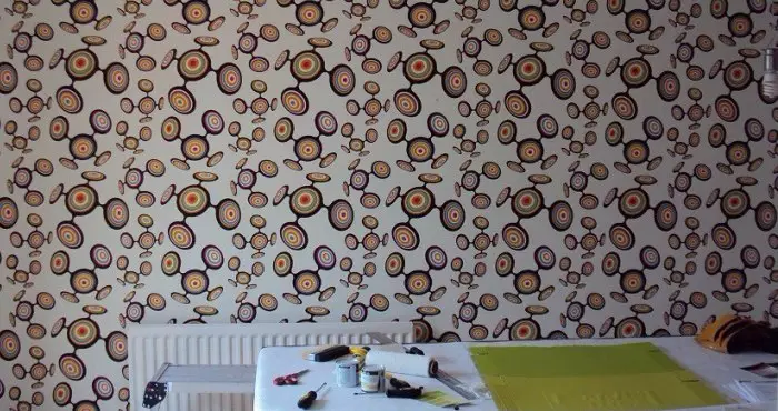 Waktu pengeringan kertas dinding vinil selepas melekat