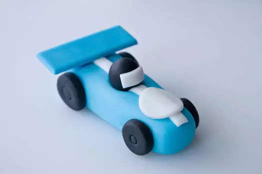 Como fazer um carro de plasticina com suas próprias mãos com vídeo