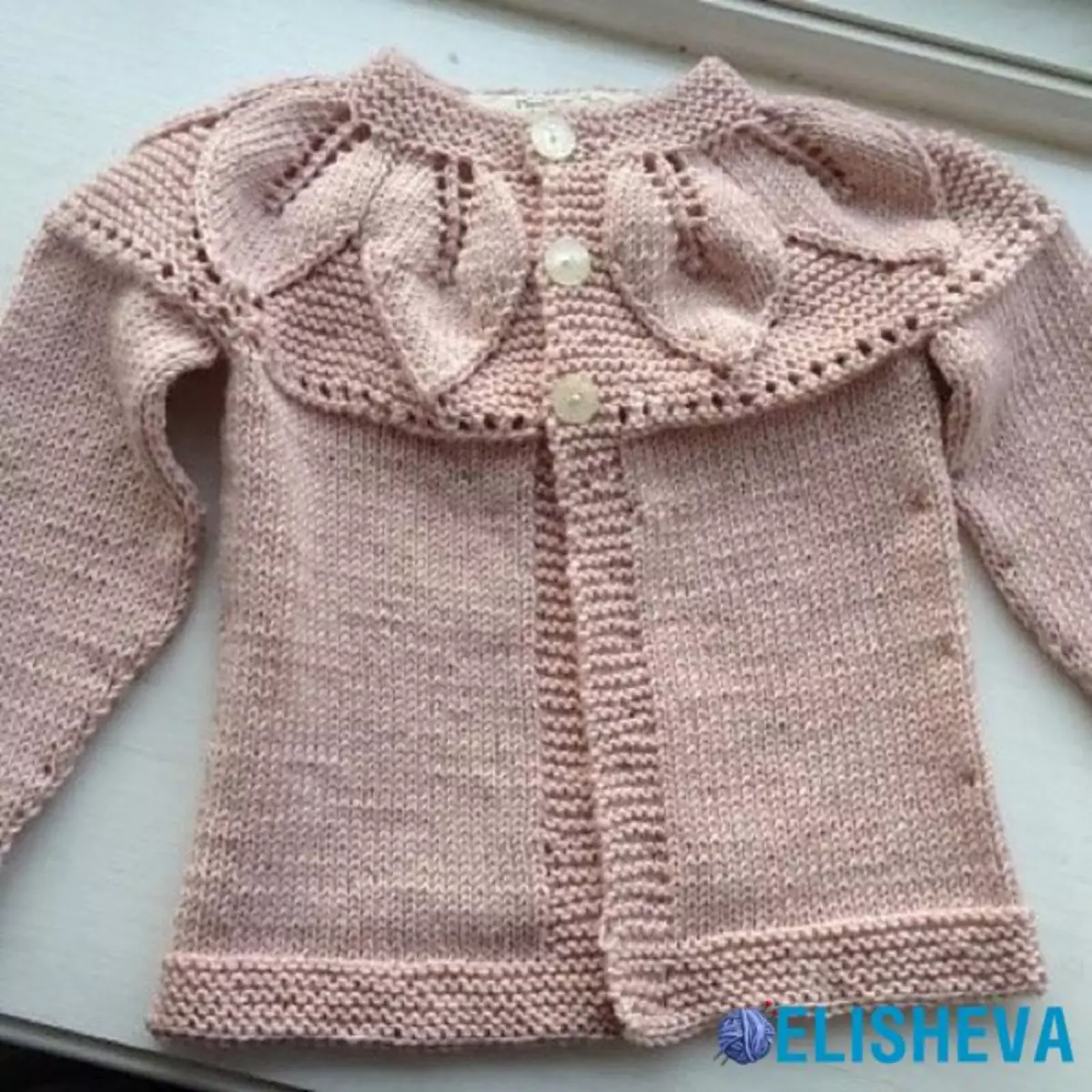 Apvali Coquette su mezgimo adatomis: turkio megztiniai mergaitei