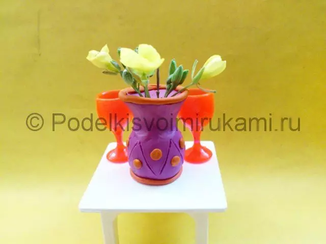 Як зробити вазу з пластиліну, пляшки і банки своїми руками поетапно