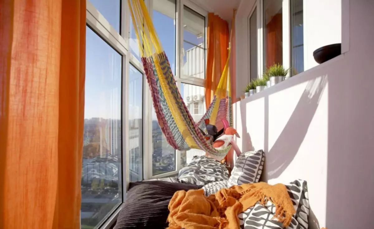 Salónik Priestor na balkóne: Odpočte si miesto bez opustenia bytu