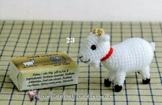گاو، گوسفند و هدف Amigurumi. طرح های بافندگی