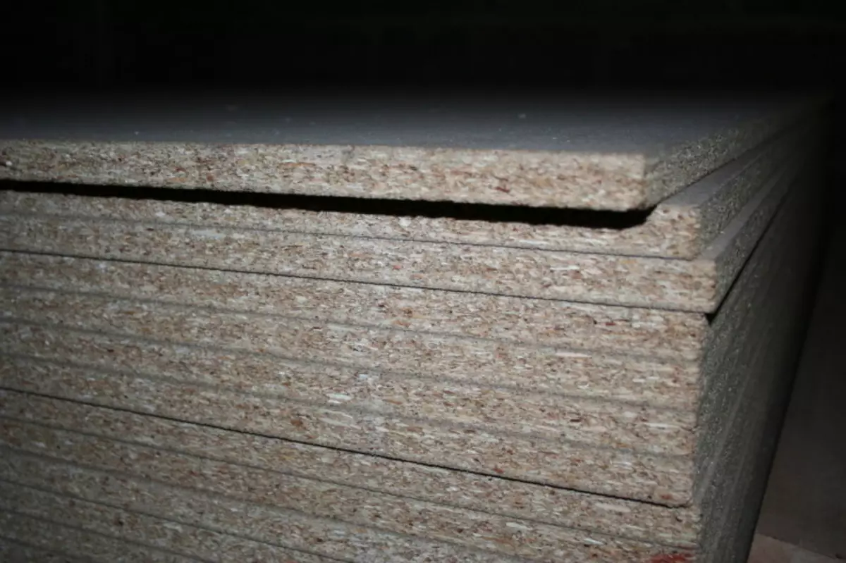 Wood-chipstop para as paredes presenta unha opción de acabado de orzamento