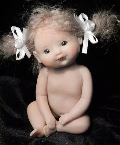 I-Copyright Polymer Clay Dolls: Iklasi enkulu enefoto kunye nevidiyo