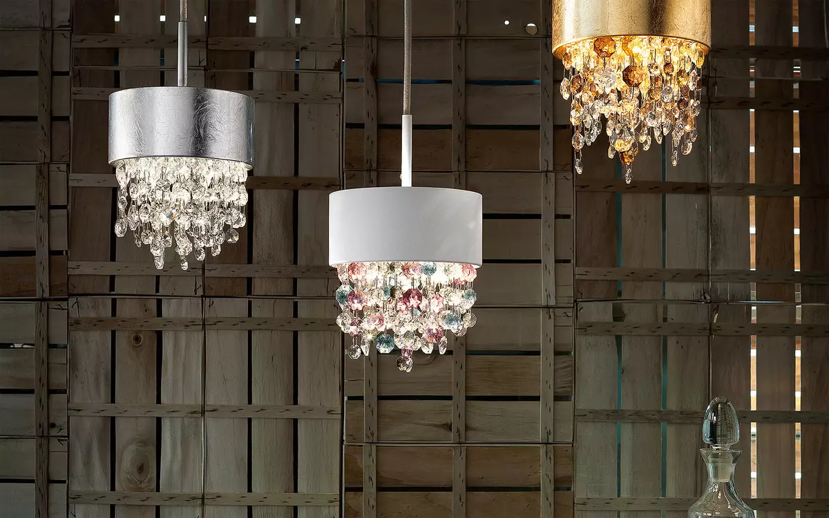 Choose a chandelier: glass, crystal or plastic?