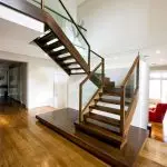 Comment calculer les escaliers au deuxième étage: paramètres optimaux