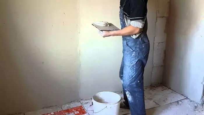 Flieslinic وال پیپر کے سوئمنگ کے تحت دیواروں کی تیاری