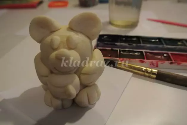 Winnie Pooh rukopis s vlastitim rukama korak po stranoj glini