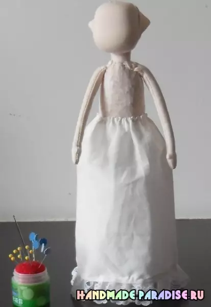 Como coser unha dama de boneca