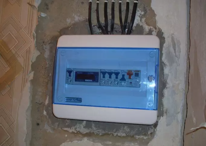 Installation av elektrisk panel i lägenheten