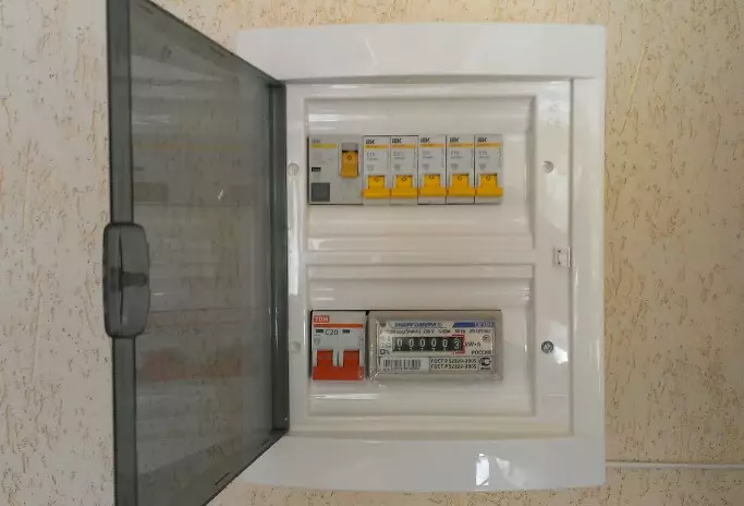 Installation av elektrisk panel i lägenheten