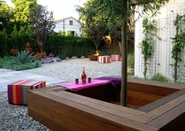 Arrangement around the tree: flowerbed, bench, table and even gazebo