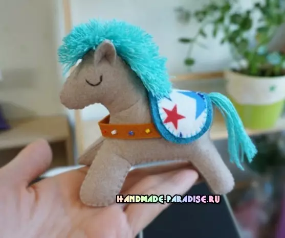 How to sew a horse from felt