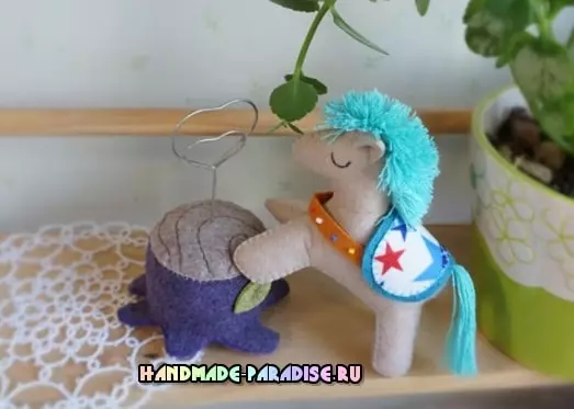 How to sew a horse from felt