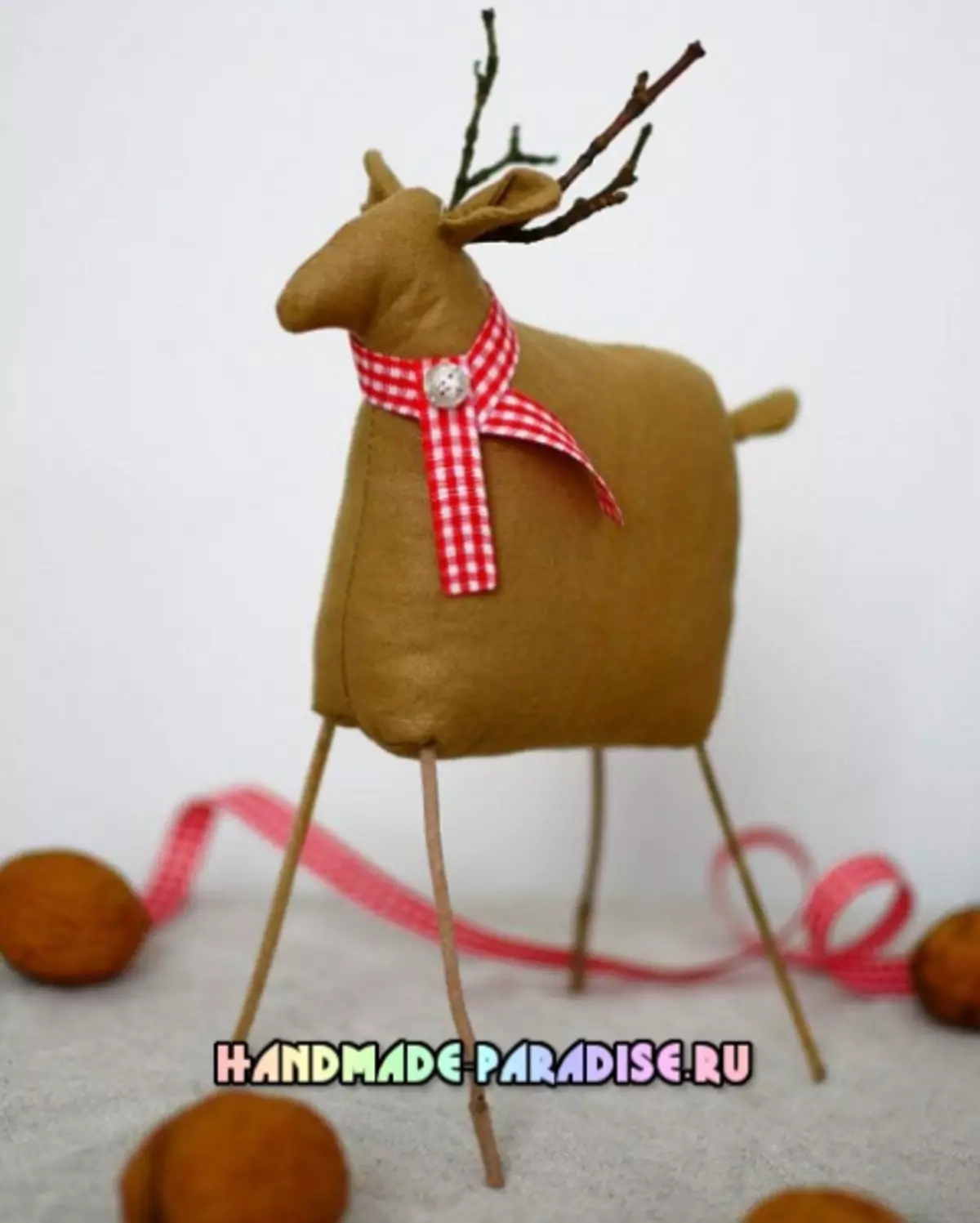 Deer ya Krismasi. Mfano.