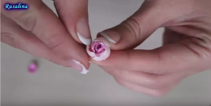 Polymer hliněný náhrdelník s vlastními rukama: vytvořit makové květy s videem
