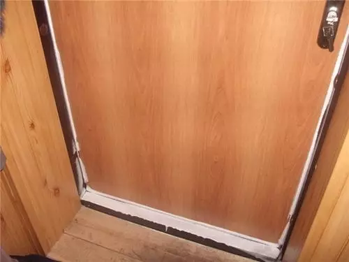 Kuidas kõrvaldada kondensaadi sisselaskeava uksel