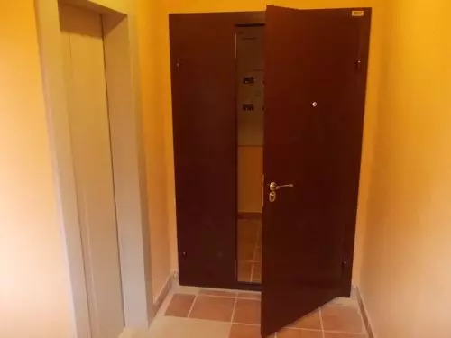 Tambour πόρτες στη σκάλα: Από την επιλογή στην εγκατάσταση