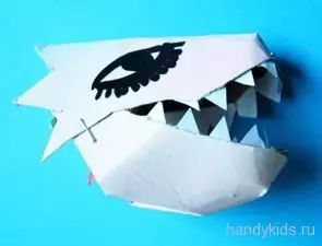 Змејска маска со рацете од хартија и картон со фотографии и видеа