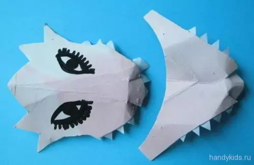 Dragon Mask mat hiren Hänn aus Pabeier a Pappe mat Fotoen a Videoen