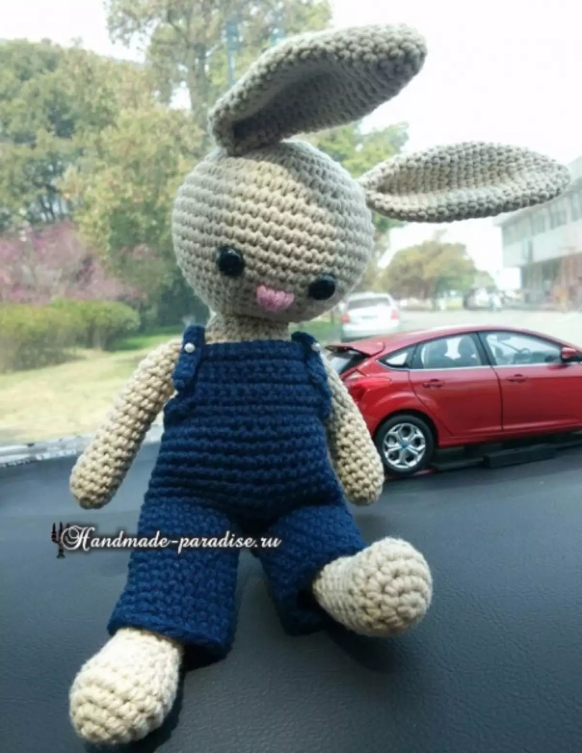 Knit crocheted esared hares sy bitro