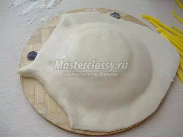 Риба от солено тесто с ръце със снимки на шаблони