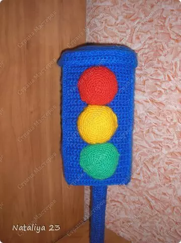 Traffic lights with their hands from the cardboard and from the disks