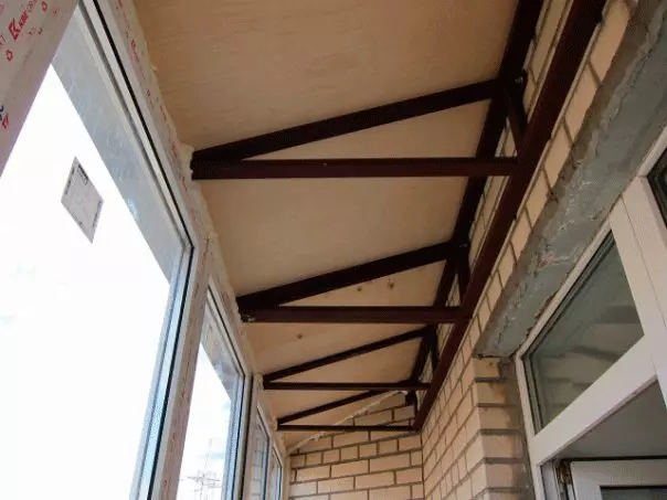 Инсталирање на покривот на балкон со свои раце: Следејќи ги инструкциите, направете сами