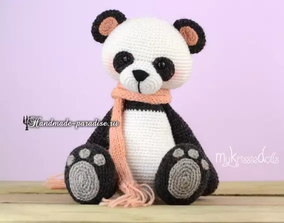 熊熊貓鉤針編織。針織玩具