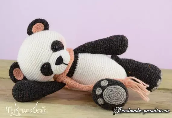 Medvěd panda háčkování. Pletená hračka