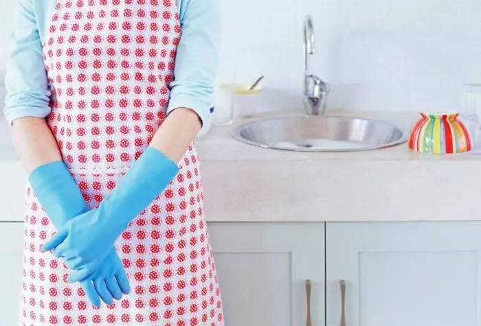 Hvordan og hva å vaske bakgrunnsbilder på kjøkkenet, råd fra eksperter