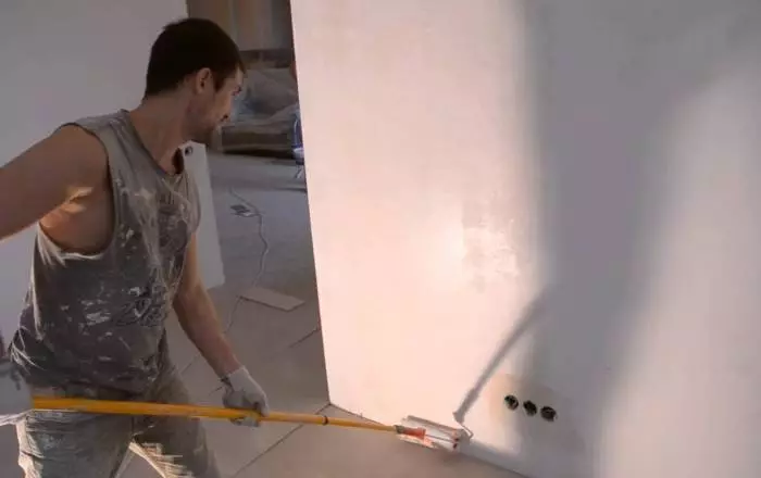 Hur man slipar väggarna med lim, förbereder dem för att skaka tapeten