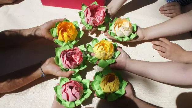 Lotus di carta: classe master origami con foto e video