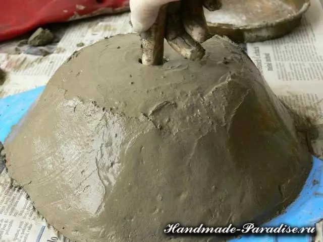 Kashpo lavet af beton med egne hænder