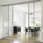 Portes intérieures en verre: avantages et inconvénients