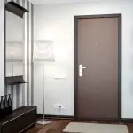¿Cómo elegir una puerta de entrada al apartamento? [Consejos de expertos]