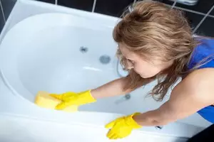 Làm thế nào để làm một bồn tắm trắng trắng bẩn
