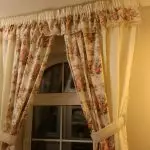 Selecció de la cortina en una petita finestra: recomanacions i estils de disseny