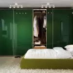 在卧室里使用绿色：放松和和谐
