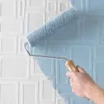 塗装中の壁紙の適切な選択：材料の種類と着色技術