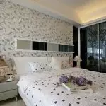 Modern wallpaper of various types: How to make the right choice for the bedroom?