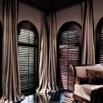 Striped gardiner - universellt alternativ för alla interiörer